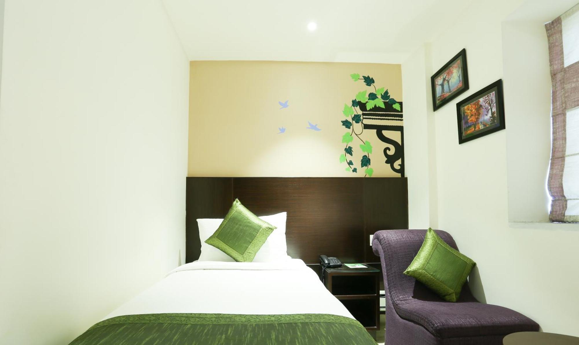 Hotel Treebo C Plaza Vijayawāda Esterno foto