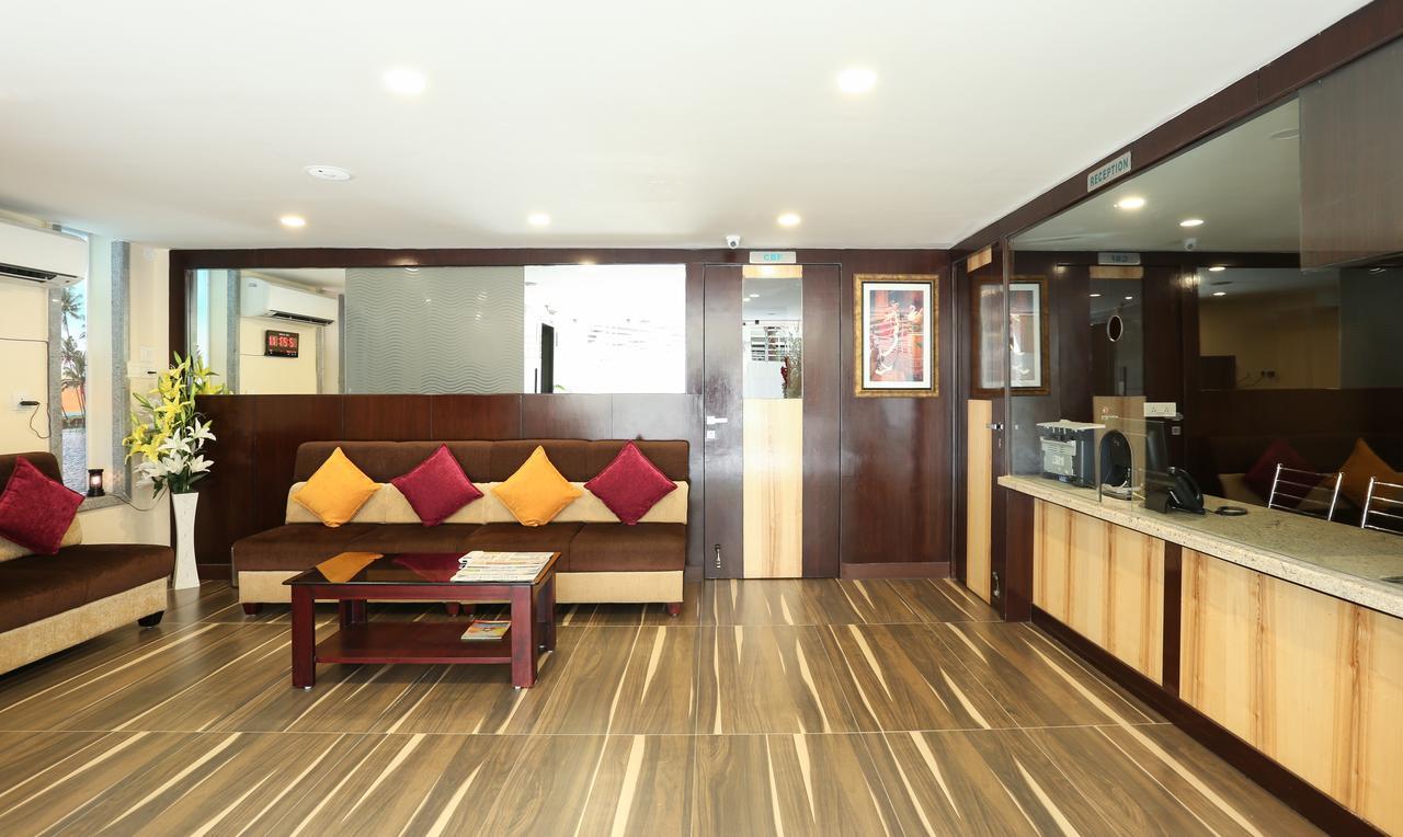 Hotel Treebo C Plaza Vijayawāda Esterno foto
