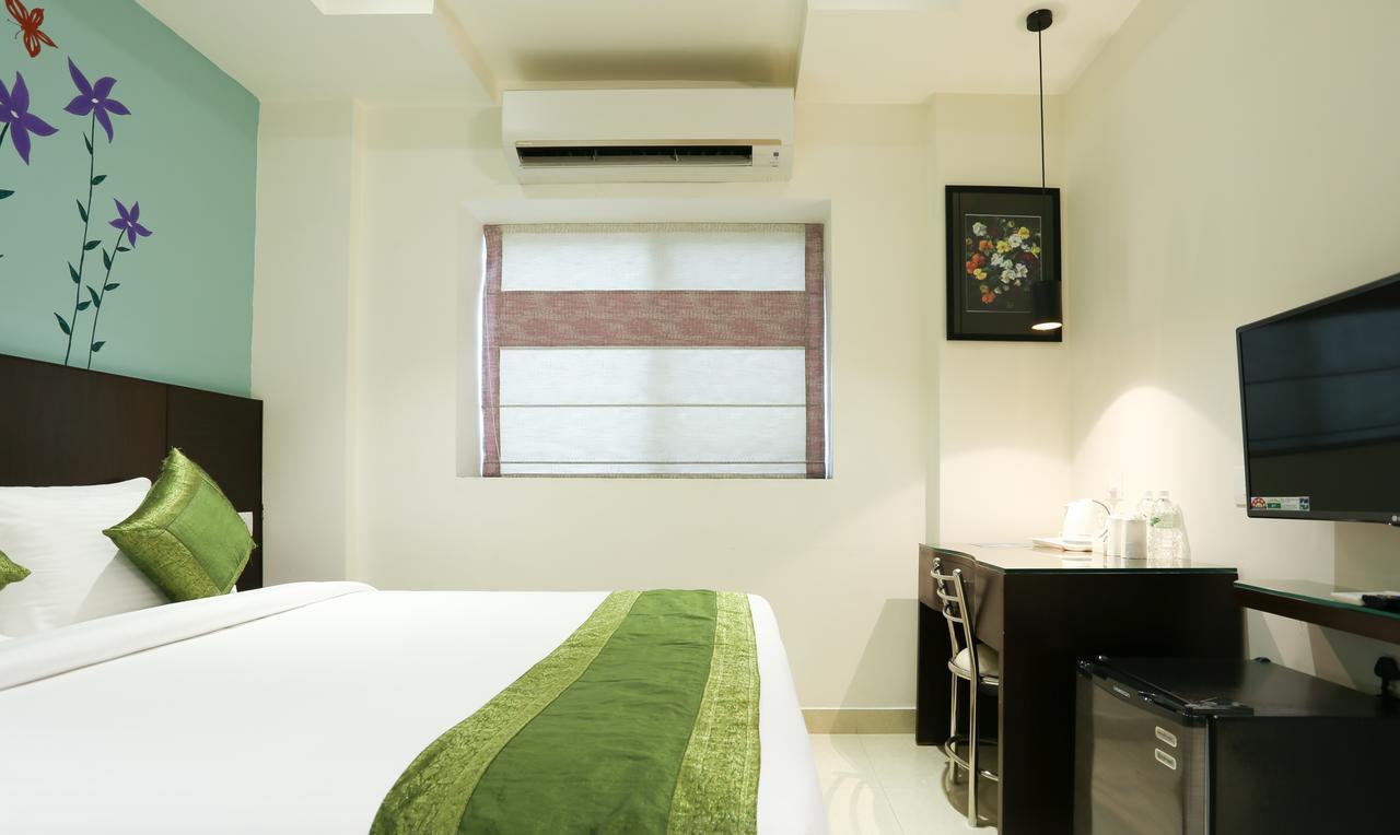 Hotel Treebo C Plaza Vijayawāda Esterno foto