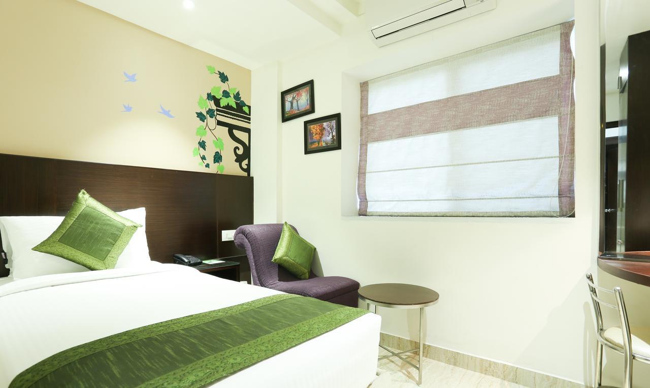 Hotel Treebo C Plaza Vijayawāda Esterno foto