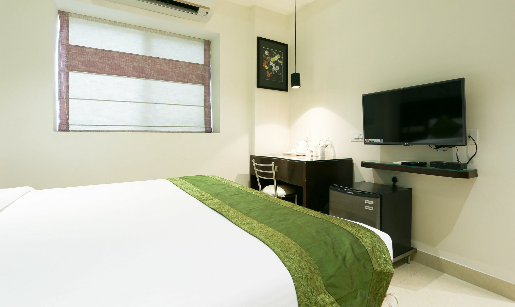 Hotel Treebo C Plaza Vijayawāda Esterno foto