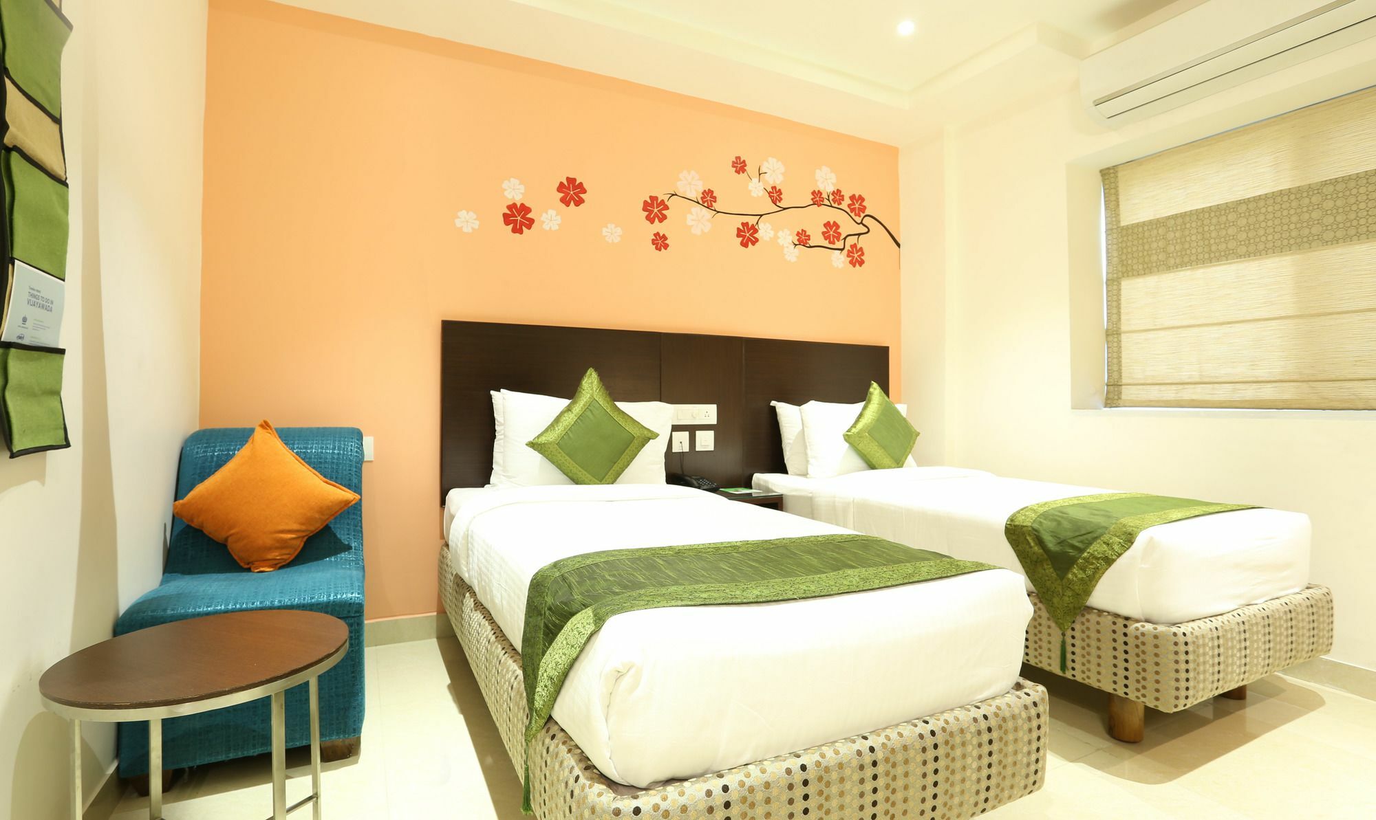 Hotel Treebo C Plaza Vijayawāda Esterno foto
