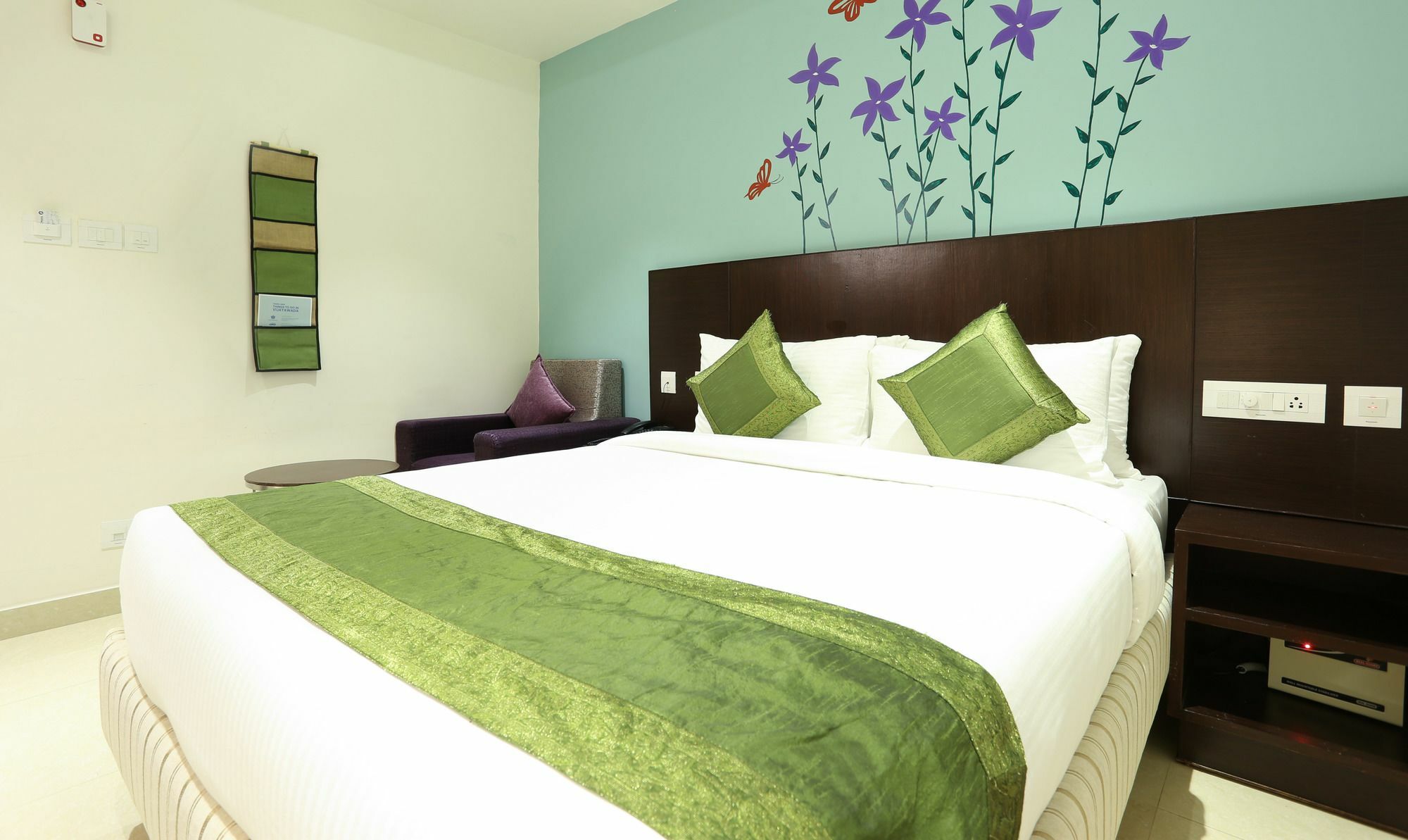 Hotel Treebo C Plaza Vijayawāda Esterno foto