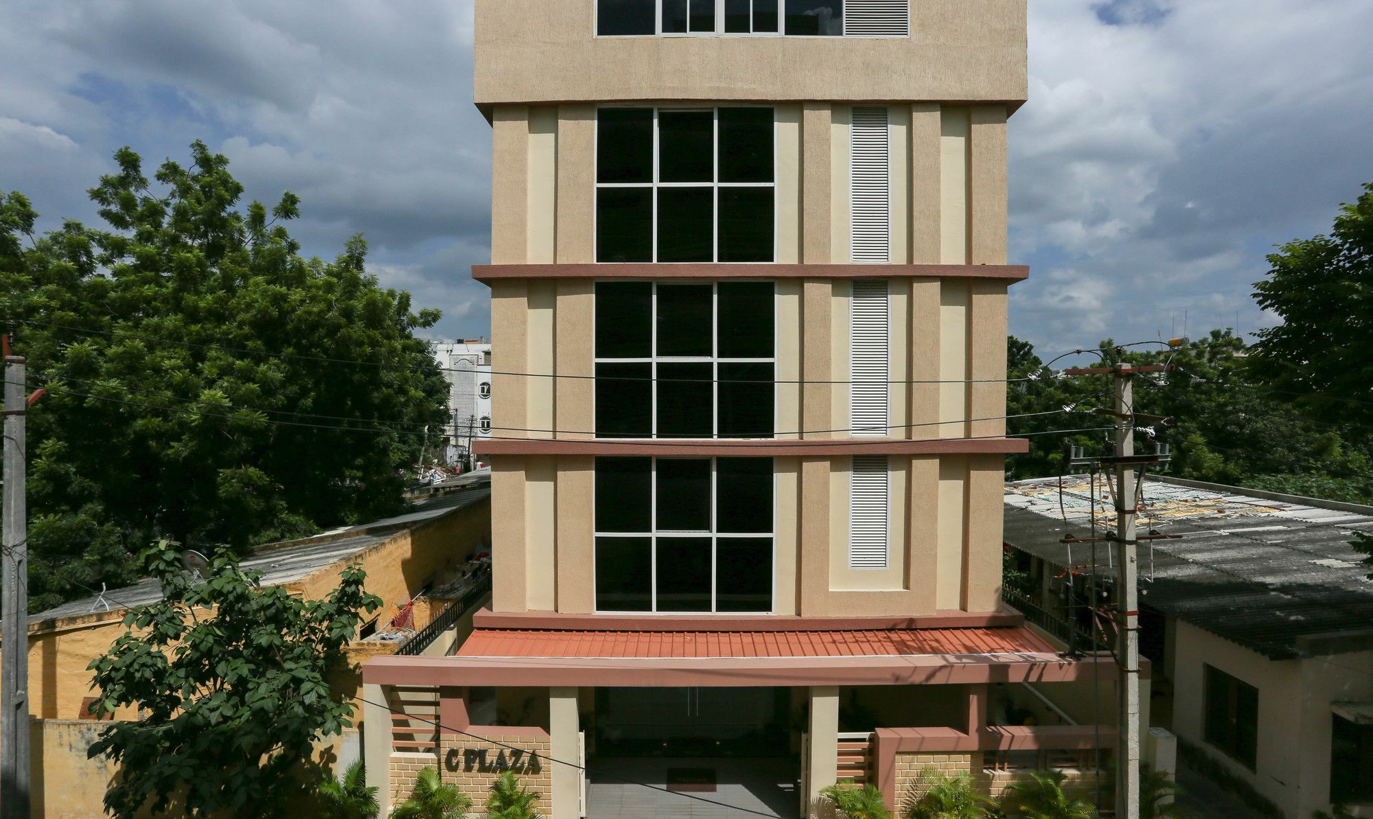 Hotel Treebo C Plaza Vijayawāda Esterno foto